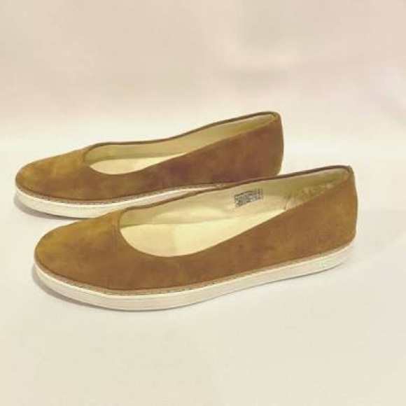 Like New UGGS Kammi Suede Slip-On Comfort Sneakers Flat - Picture 1 of 9